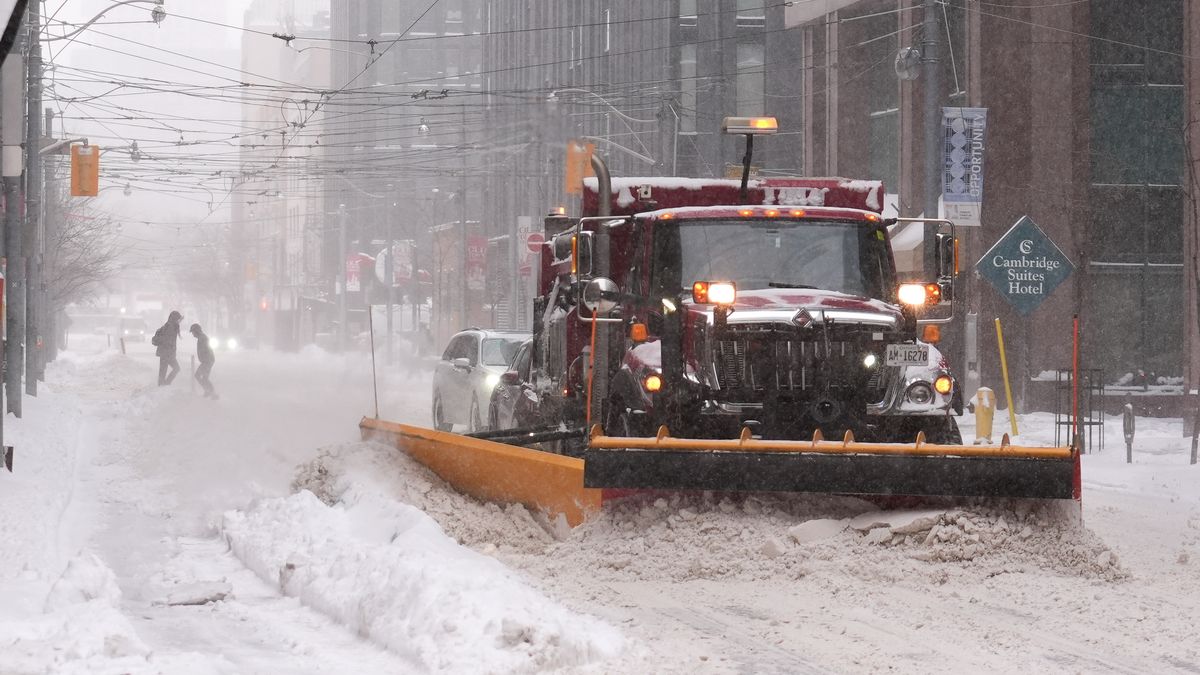 Toronto w śniegu. Zamknięte szkoły, zasypane drogi, odwołane loty