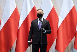 Andrzej Duda i niepodłączony telefon. Adam Bielan odpiera atak. Oberwał Donald Tusk