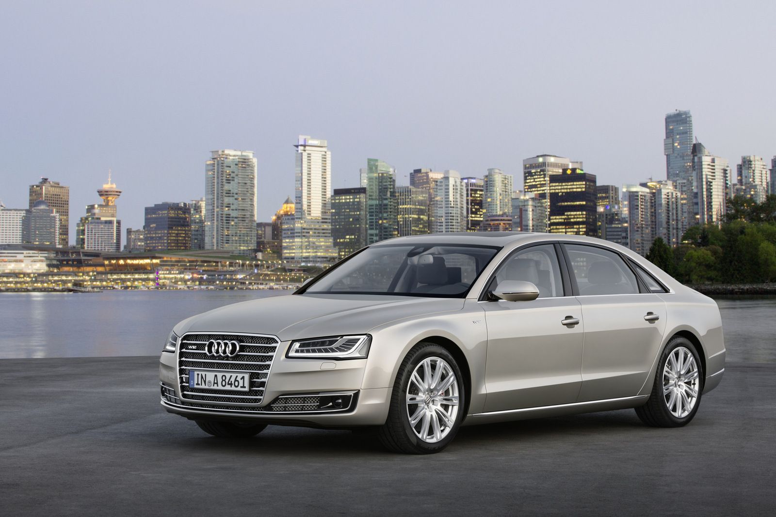 Standaufnahme    Farbe: Cuv esilber Metallic
