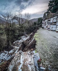 Horror na włoskim cmentarzu. Trumny wydostały się na zewnątrz