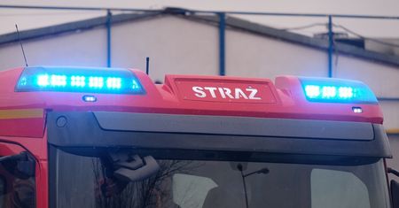 Zauważył w środku restauracji ogień, powiadomił służby o pożarze. Na miejscu strażacy i policja