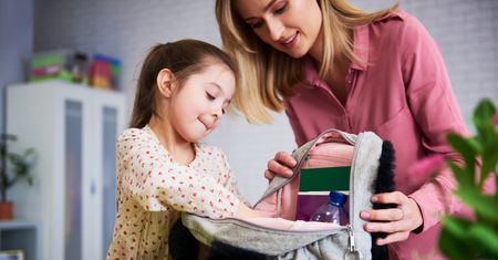 Ekspert podopowiada, co zapakować dziecku do szkoły na drugie śniadanie