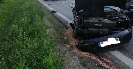 Zamienie. Wypadek na DK50. Bus czołowo zderzył się z osobówką
