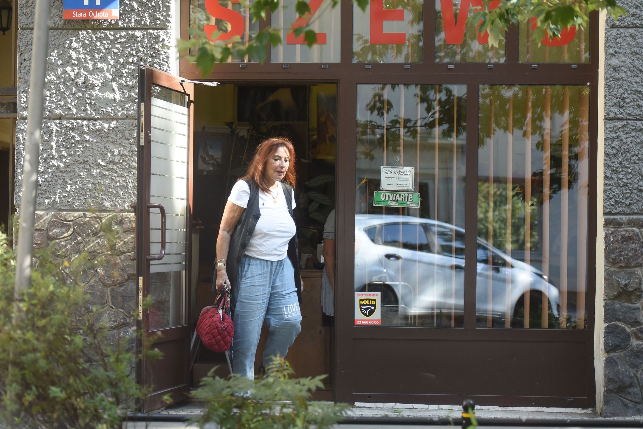 Agnieszka Fitkau-Perepeczko załatwia sprawunki na mieście
