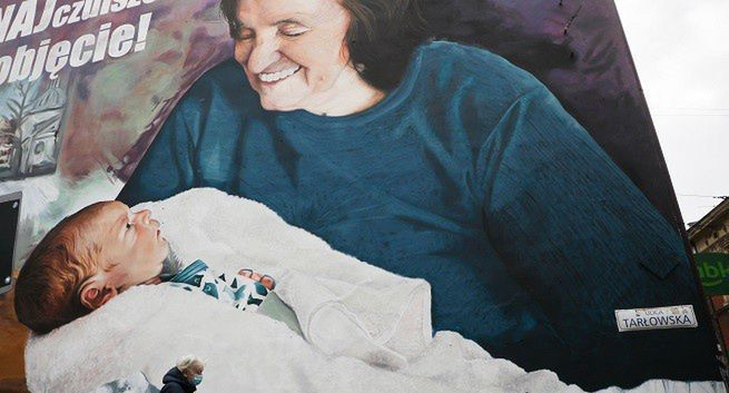 Murale Lotosu nawiązujące do epidemii w 5 miastach Polski