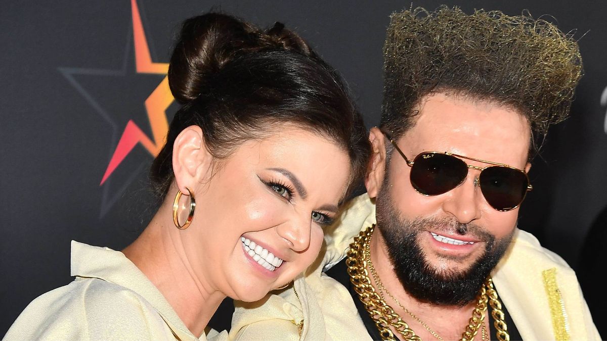 Krzysztof i Maja Rutkowscy podpisują umowę z TVN