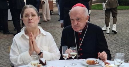 Hierarchowie zaprosili Pawłowicz. Wcale nie chciała tego zdjęcia