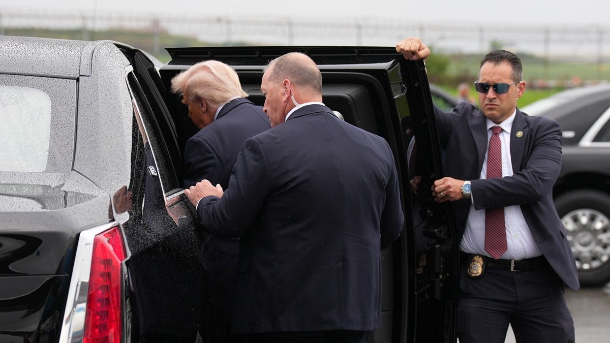 Prezydent Donald Trump porusza się "Bestią".