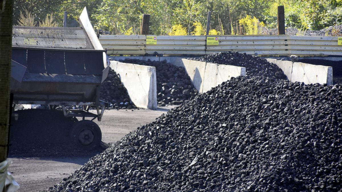 wegiel, sklad, opalu, energetyka, górnictwa, rolnictwa, farma, przewóz, przewozy, górnictwo, auta, kopalnia, stary, podwyżka, cen, czarny, zapasy, energia, kopaliny, woda, rzeka, brydż, charakter, tama, krajobraz, potok, wodospad, architektura, niebo, podróż, budowa