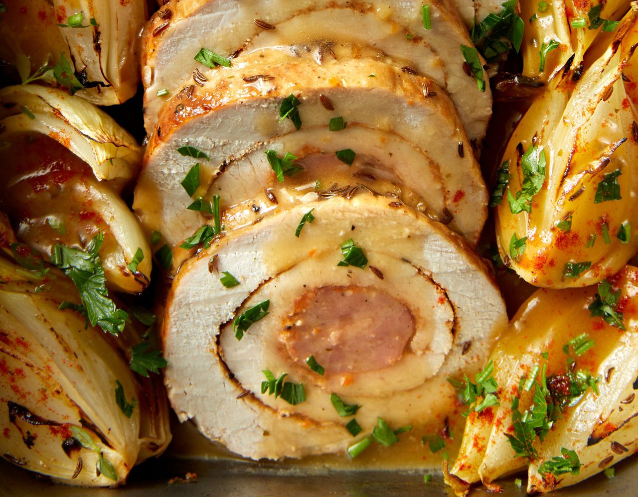 Schab faszerowany w teście smaku przed Wielkanocą. O jednej przyprawie nie zapomnij