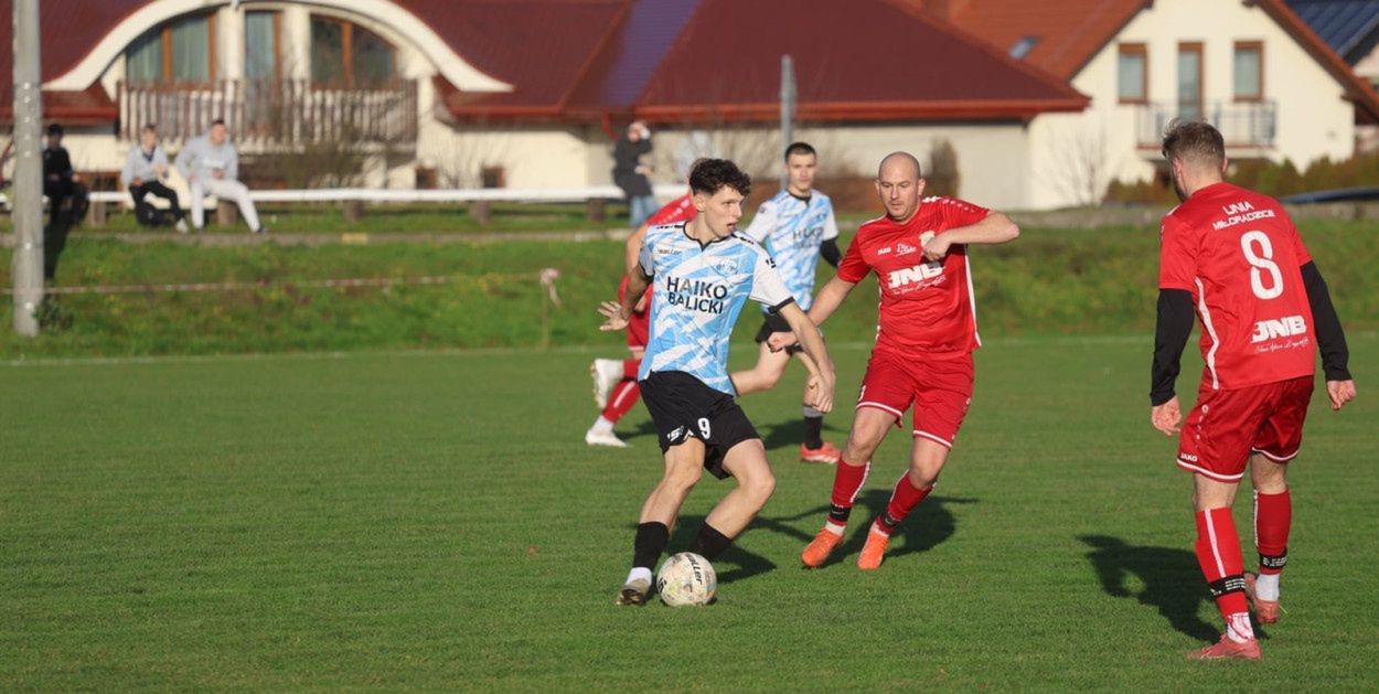 Piłkarskie niższe ligi: Wyniki niedzielnych spotkań