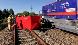Tragedia na przejeździe kolejowym. Dwie osoby nie żyją