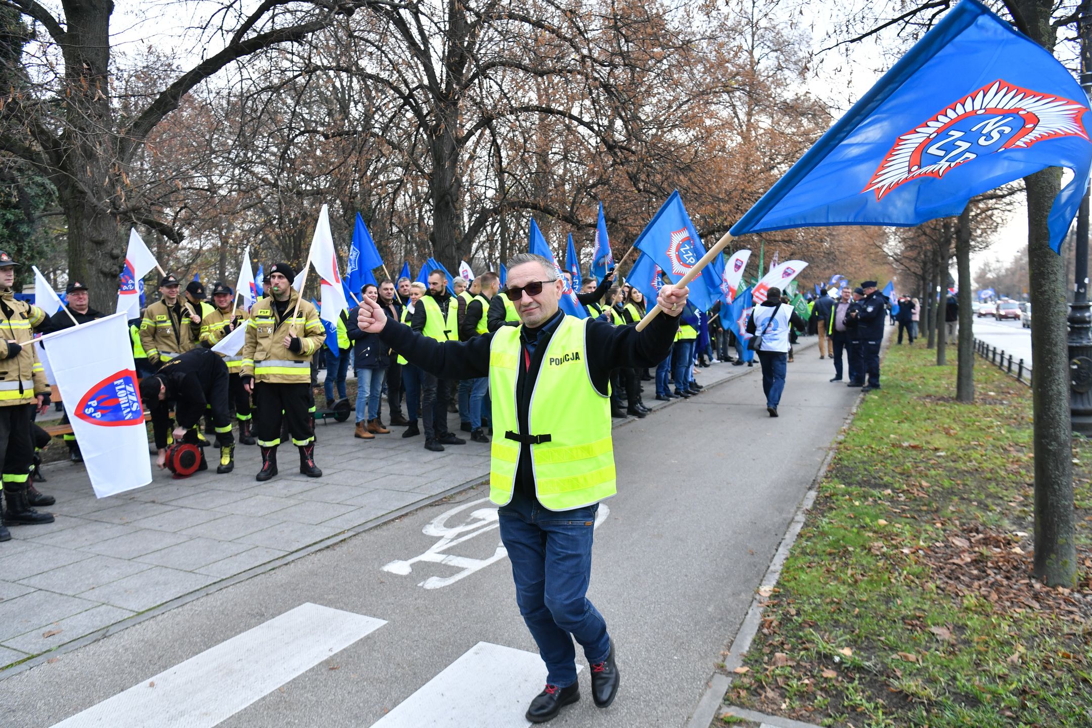 Manifestacja przedstawicieli służb mundurowych