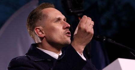 Konrad Berkowicz przyłapany na kradzieży. Tusk komentuje