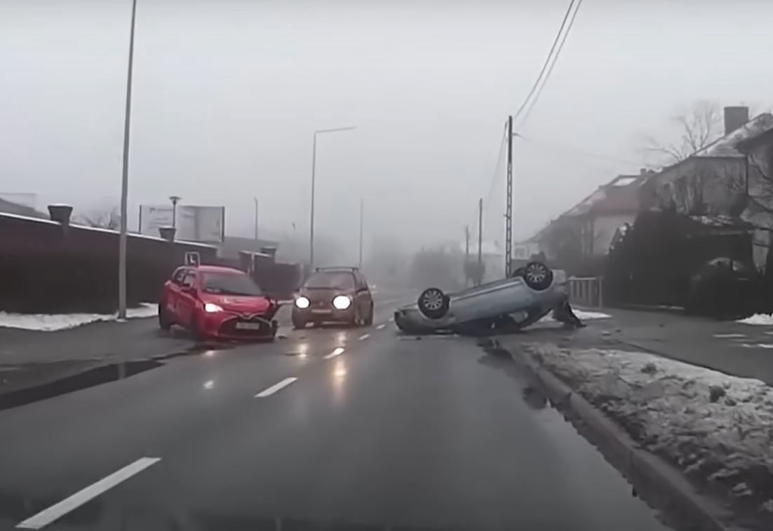 Czołowe zderzenie z "elką" w Grudziądzu. Taka sytuacja może zdarzyć się każdemu