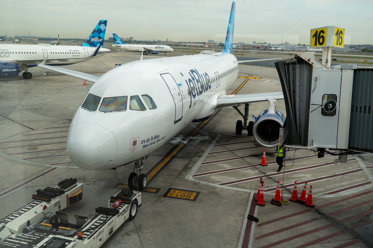 The center of gravity was disturbed on the JetBlue airplane.