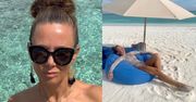 Fani dopytują wylegującej się na rajskiej plaży Kingi Rusin: "CZY TO NIE JEST NUDNE?"