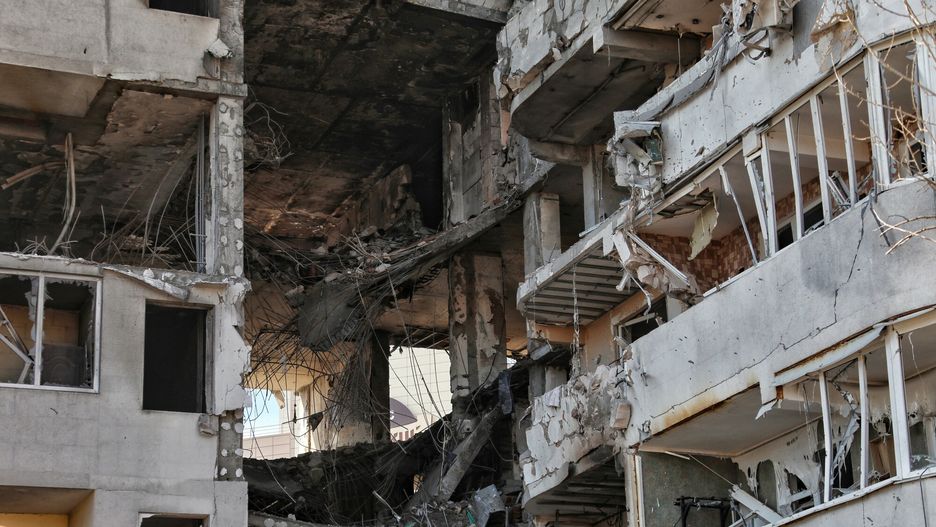 Wojna w Ukrainie - Odessa po ataku rakietowymODESA, UKRAINE - APRIL 24, 2022 - An apartment block shows damage caused by a Russian missile strike in Odesa, southern Ukraine. The Russian military launched cruise missiles from the Caspian Sea on the city of Odesa on April 23, 2022. At least eight people, including a three-month-old baby, were killed in the attack.Nina Liashonok