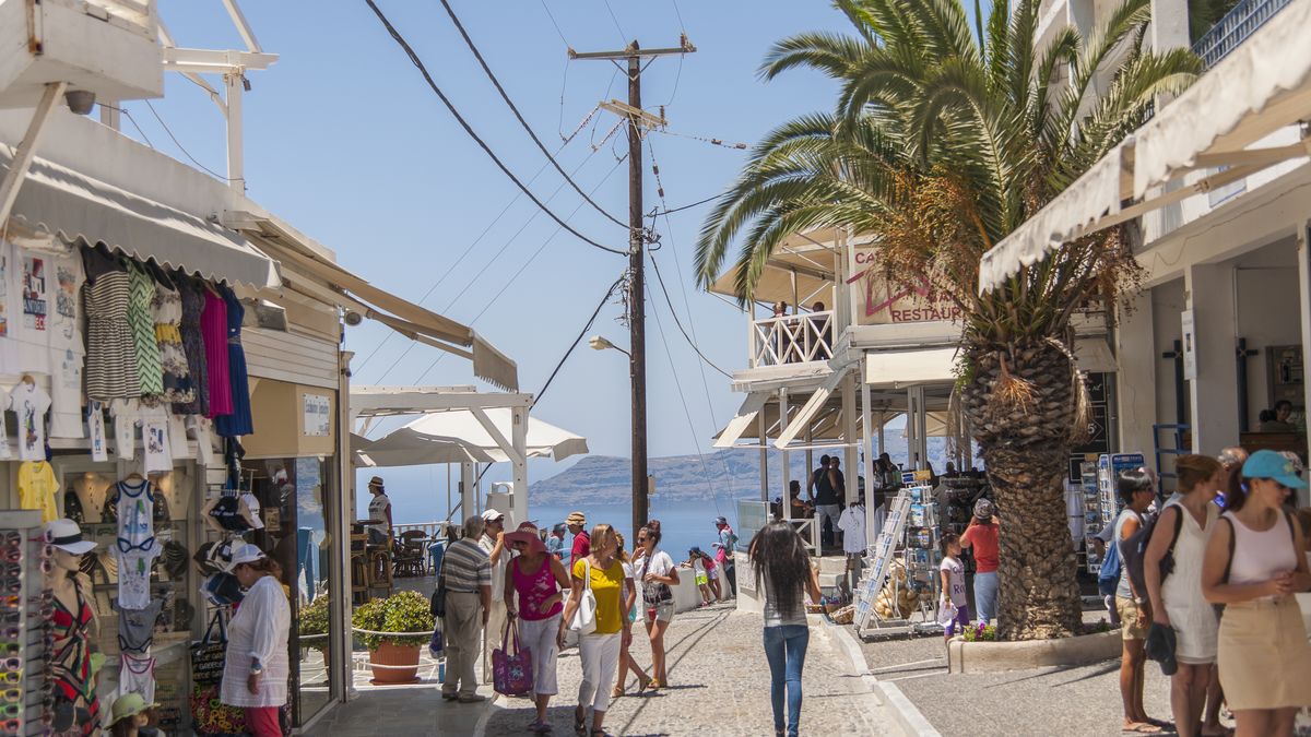 Mieszkańcy wyspy Santorini chcą ograniczenia liczby gości

