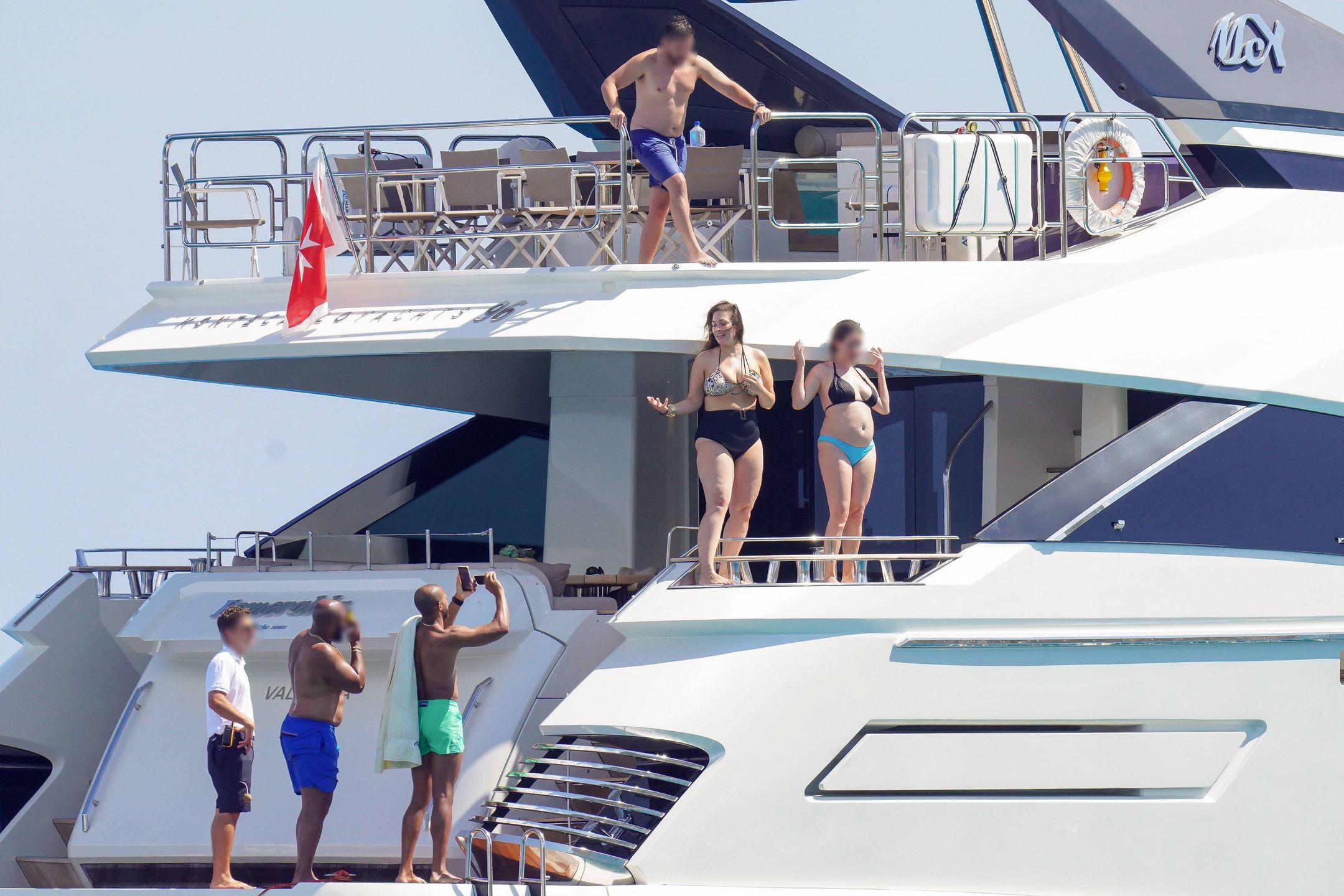 Ashley Graham dokazuje na jachcie w St Tropez