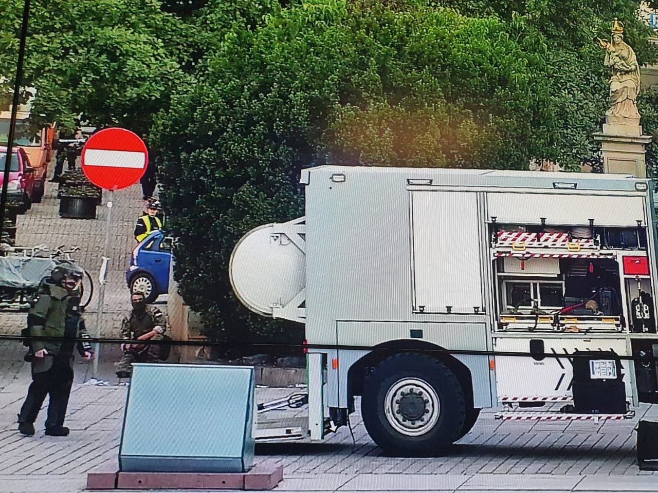 "Bardzo poważna sytuacja". Ewakuacja na Krakowskim Przedmieściu