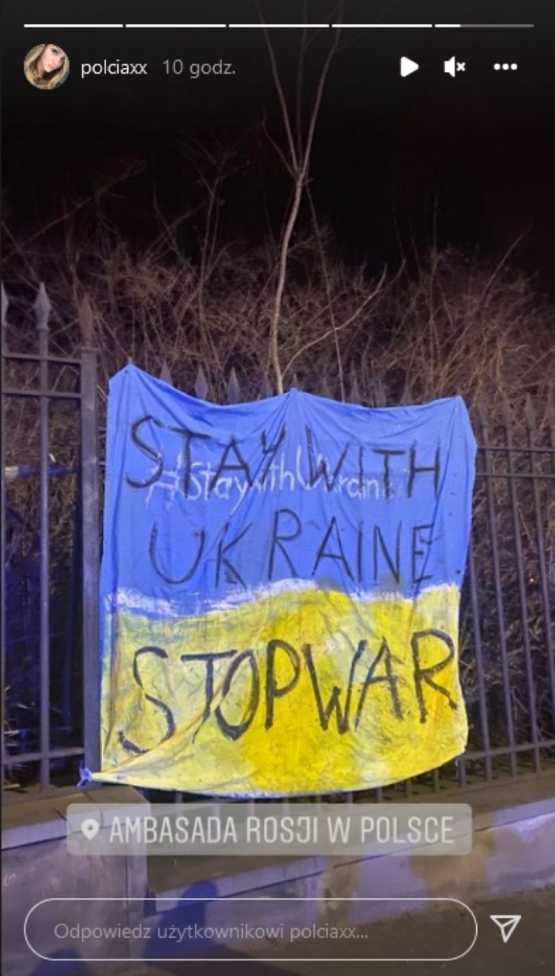 Znani protestują pod ambasadą Rosji w Warszawie