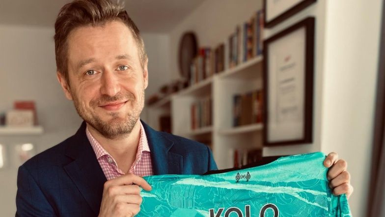 Kołodziejczyk na tle ksiażek