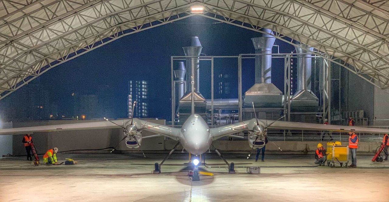 Nowy dron od producenta Bayraktarów pokonał 2 tys. km