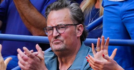 Matthew Perry wspomina, jak przez narkotyki stracił WSZYSTKIE ZĘBY. "Po prostu wypadły. Tak, wszystkie"