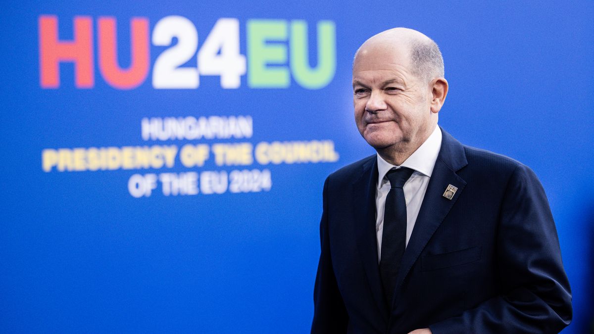Olaf Scholz, Germany's chancellor, arrives at a European Union summit in Budapest, Hungary, on Friday, Nov. 8, 2024. Prime Minister Viktor Orban kicked off Hungary's six-month EU presidency in July with uncoordinated diplomatic freelancing, which included a meeting with Russian President Vladimir Putin. Photographer: Akos Stiller/Bloomberg via Getty Images