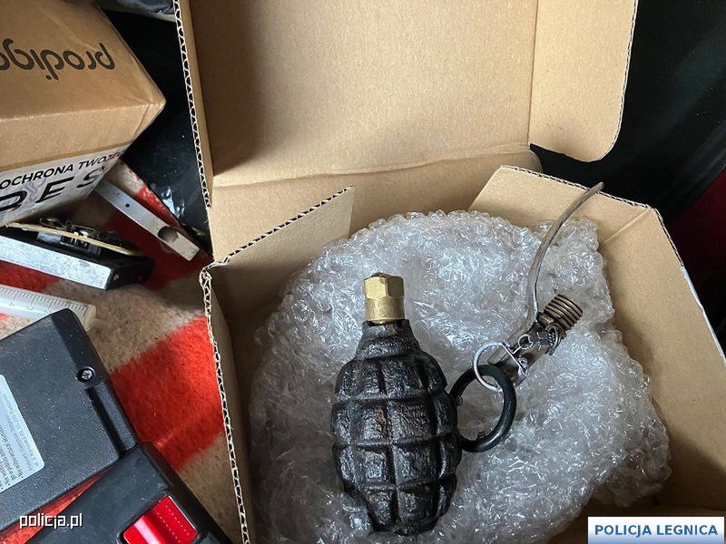 Legniccy policjanci rozbili nielegalny arsenał – 46-latek aresztowany za posiadanie materiałów wybuchowych