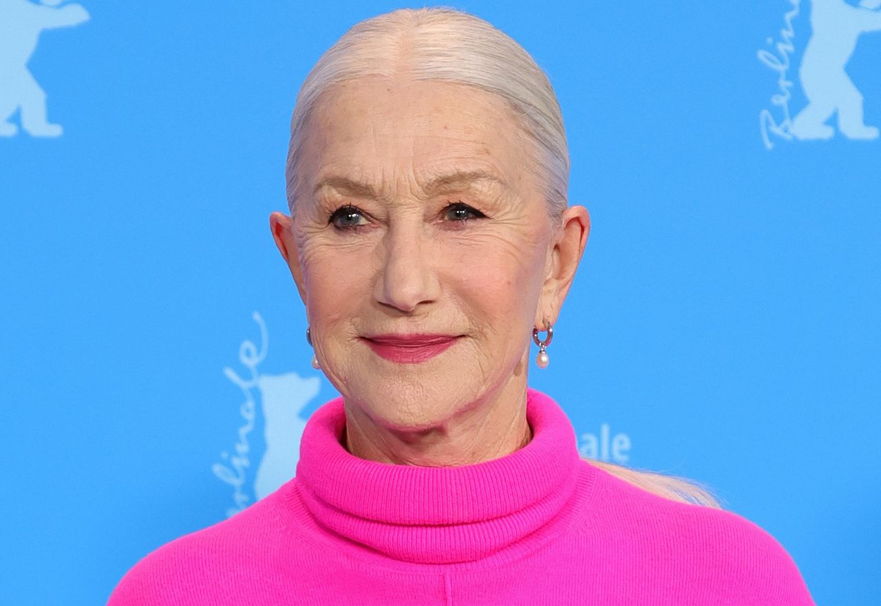 Helen Mirren na Berlinale 2023. Na ściankę założyła sweter i trampki