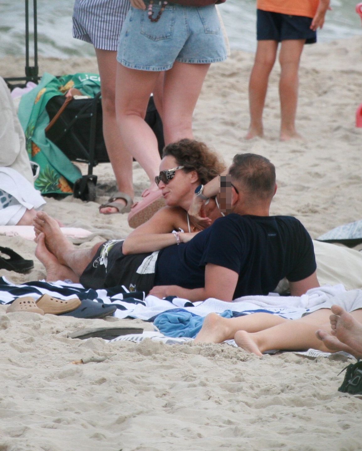 Monika Mrozowska dokazuje na plaży z nowym partnerem 