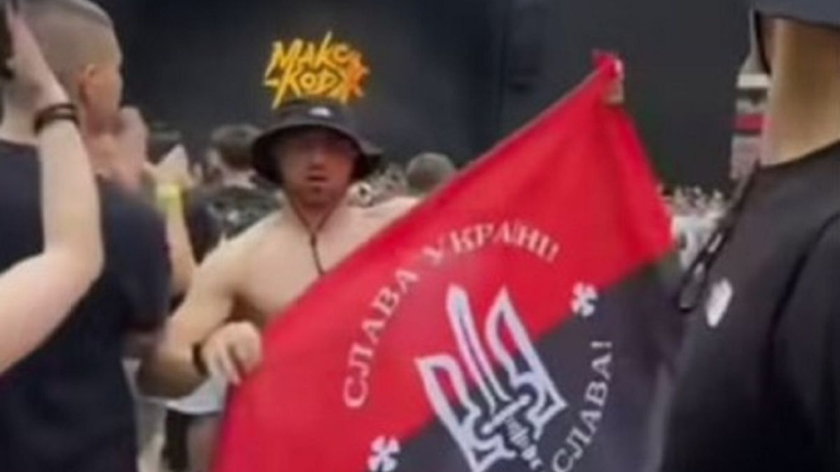 Kontrowersje wokół flagi OUN-UPA na koncercie w Warszawie