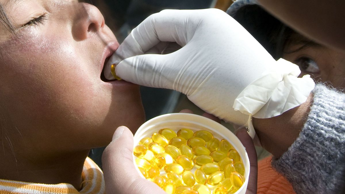 Koronawirus. Naukowcy sprawdzili, czy witamina D może pomóc
