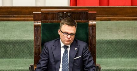 Hołownia o słowach Kaczyńskiego. "Może trzeba wstrzymać wynagrodzenia"