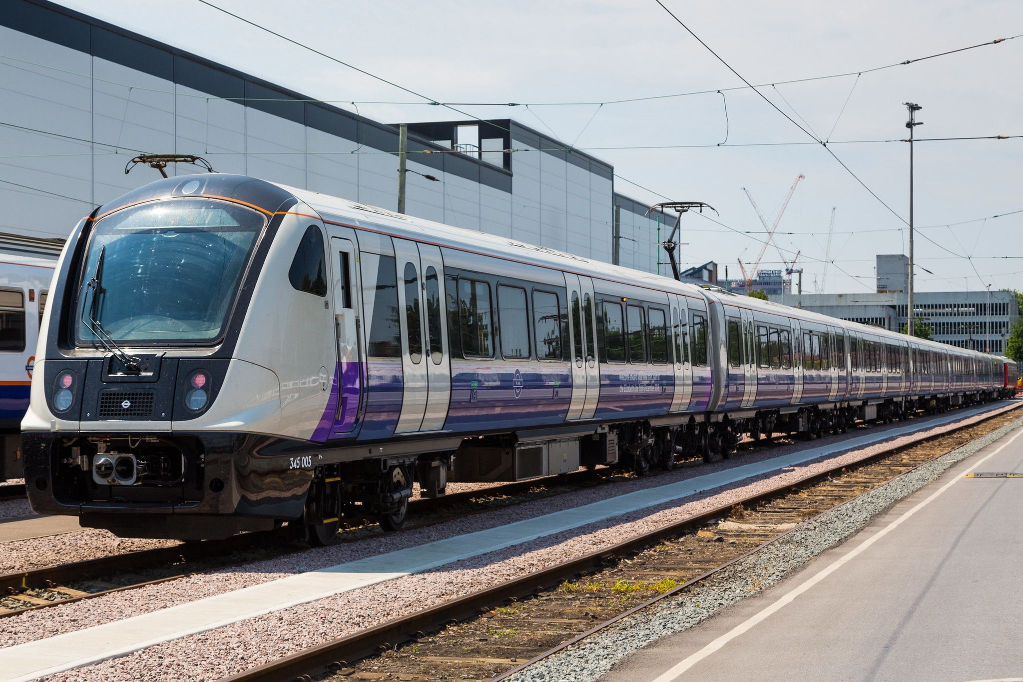 Nawet 1500 pasażerów mogą zabrać pociągi zaprojektowane dla Elizabeth Line 