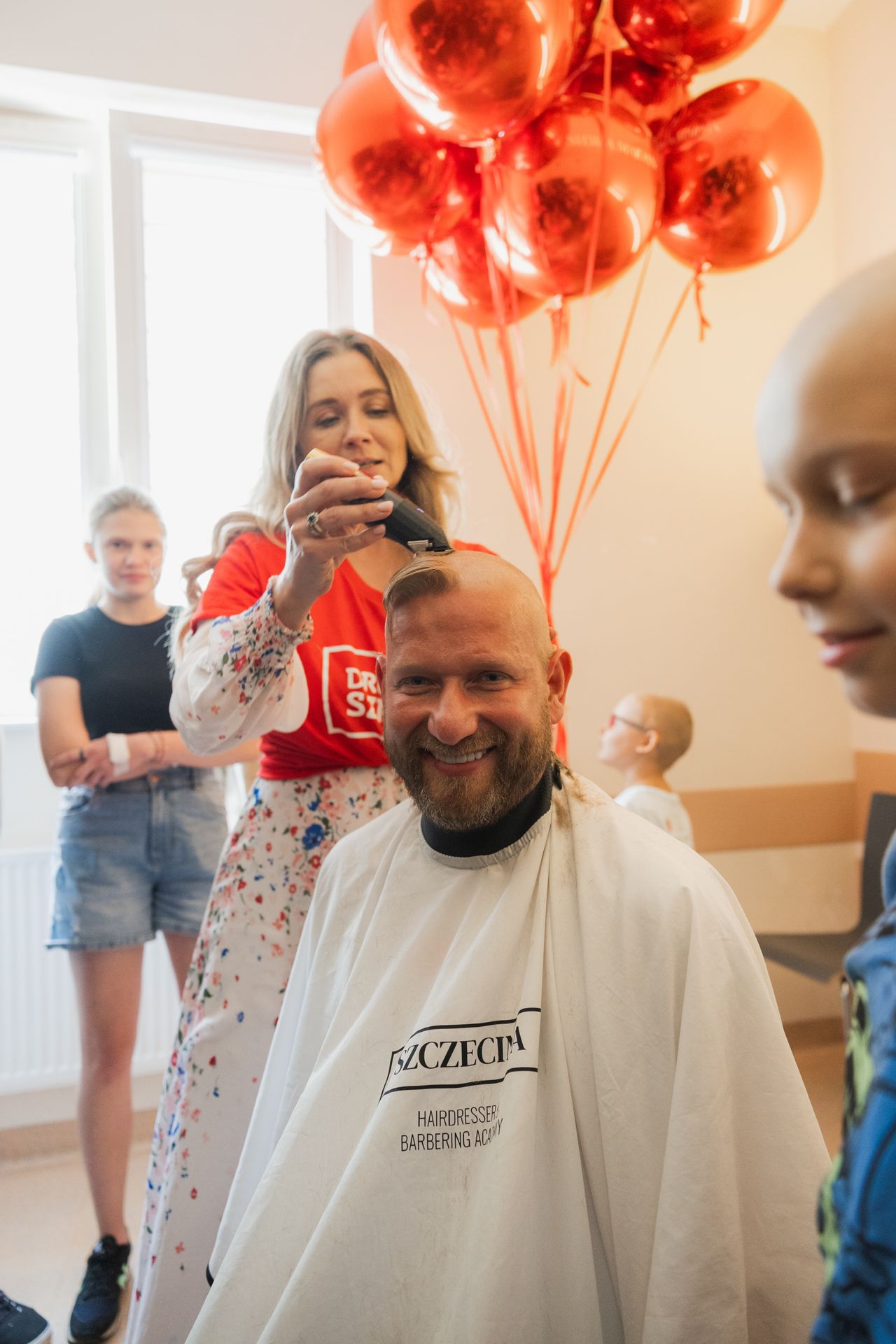 Bartek Jędrzejak zgolił włosy w szczytnym celu 