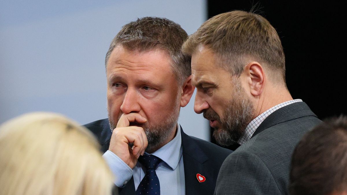 Warszawa, 05.12.2025. Minister spraw wewnętrznych i administracji Marcin Kierwiński (L) na Radzie Krajowej Koalicji Obywatelskiej w Warszawie, 5 bm. (ad) PAP/Paweł Supernak