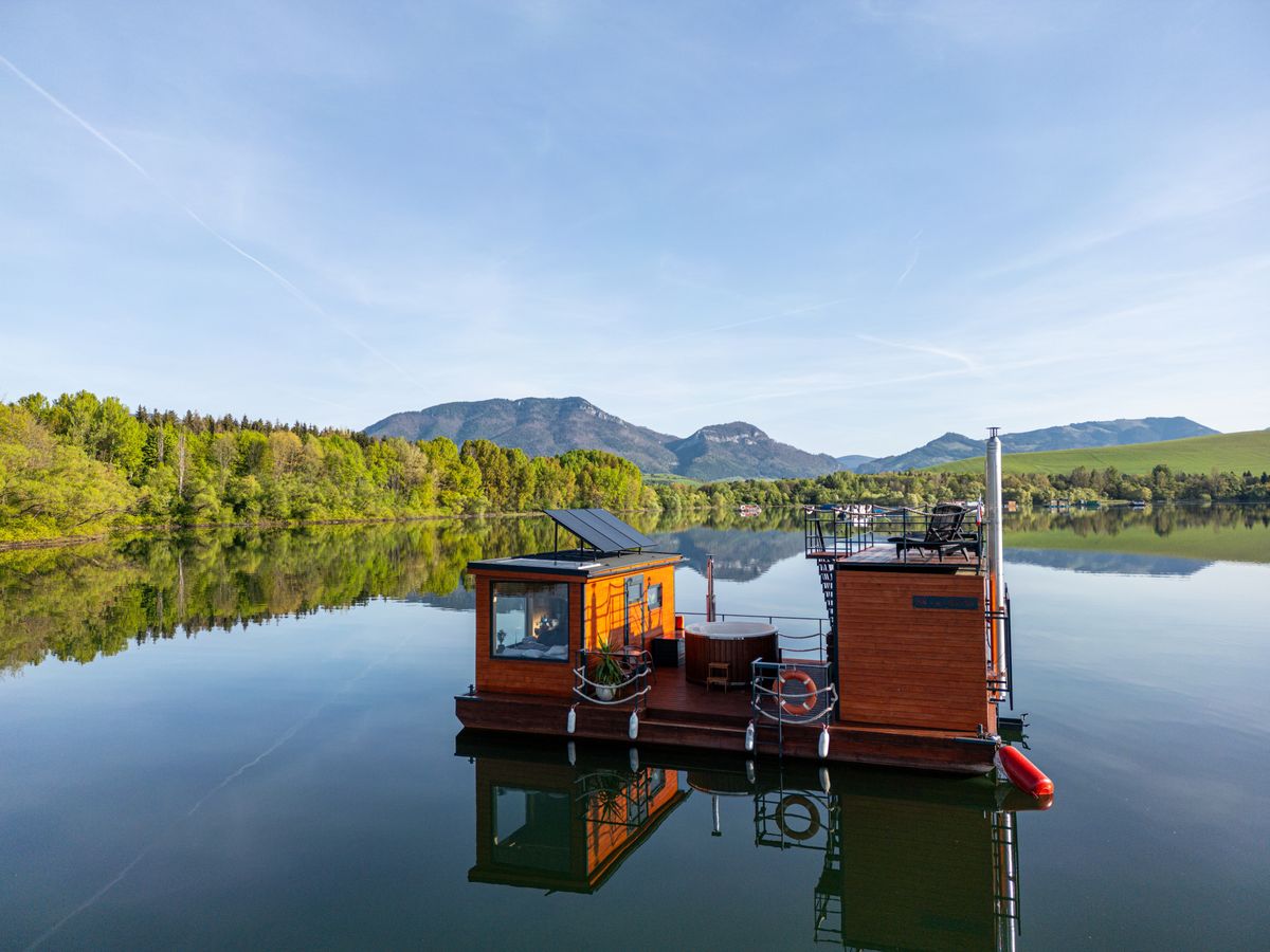 Liptowska Mara, AQUACHILL houseboat & wellness 