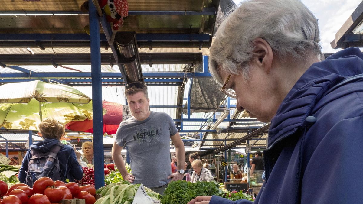 Plac Targowy Stary Kleparz
Jerzy Ocho�ski
wiosna, nowalijki, ceny, dro�yzna, inflacja, m�ode warzywa, warzywa, owoce, targ, plac, zakupy, stragany, warzywniak, bazar, targowisko, zieleniak, cena