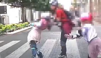 Kobieta i dwójka dzieci. Filmik z Łodzi. Aż włos się jeży
