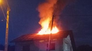 Pożar poddasza w Żywcu. Strażacy wynieśli z domu butlę z gazem