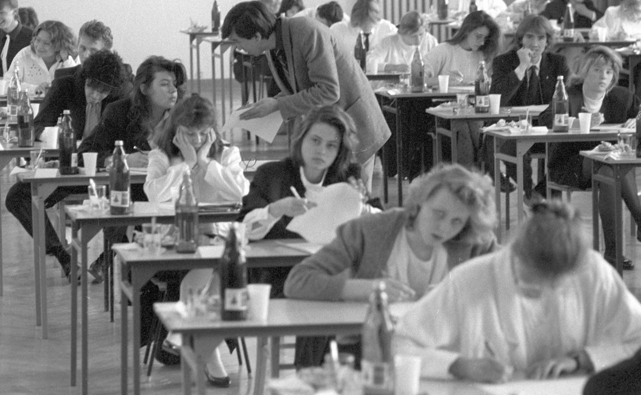Jak wyglądała matura w PRL-u? Tak kiedyś zdawało się "egzamin dojrzałości"