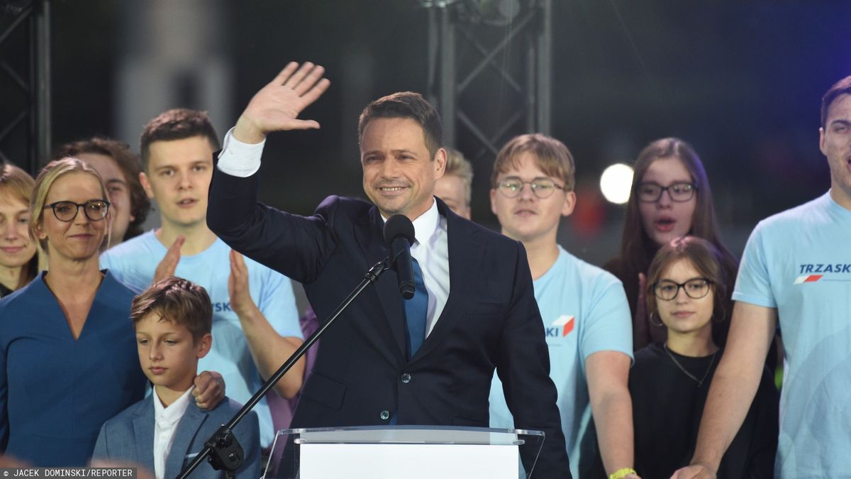 Dopiero około północy dowiemy się, kto wygrał drugą turę wyborów. na tę chwile niewielką przewagę ma Andrzej Duda