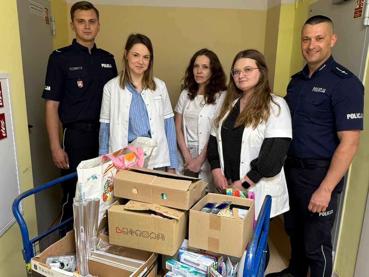 Lubelscy policjanci i "Łowcy Uśmiechów" wsparli dzieci z Uniwersyteckiego Szpitala Dziecięcego