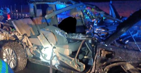 Makabryczny wypadek na drodze ekspresowej S19. Land Rover roztrzaskał się o ciężarówkę