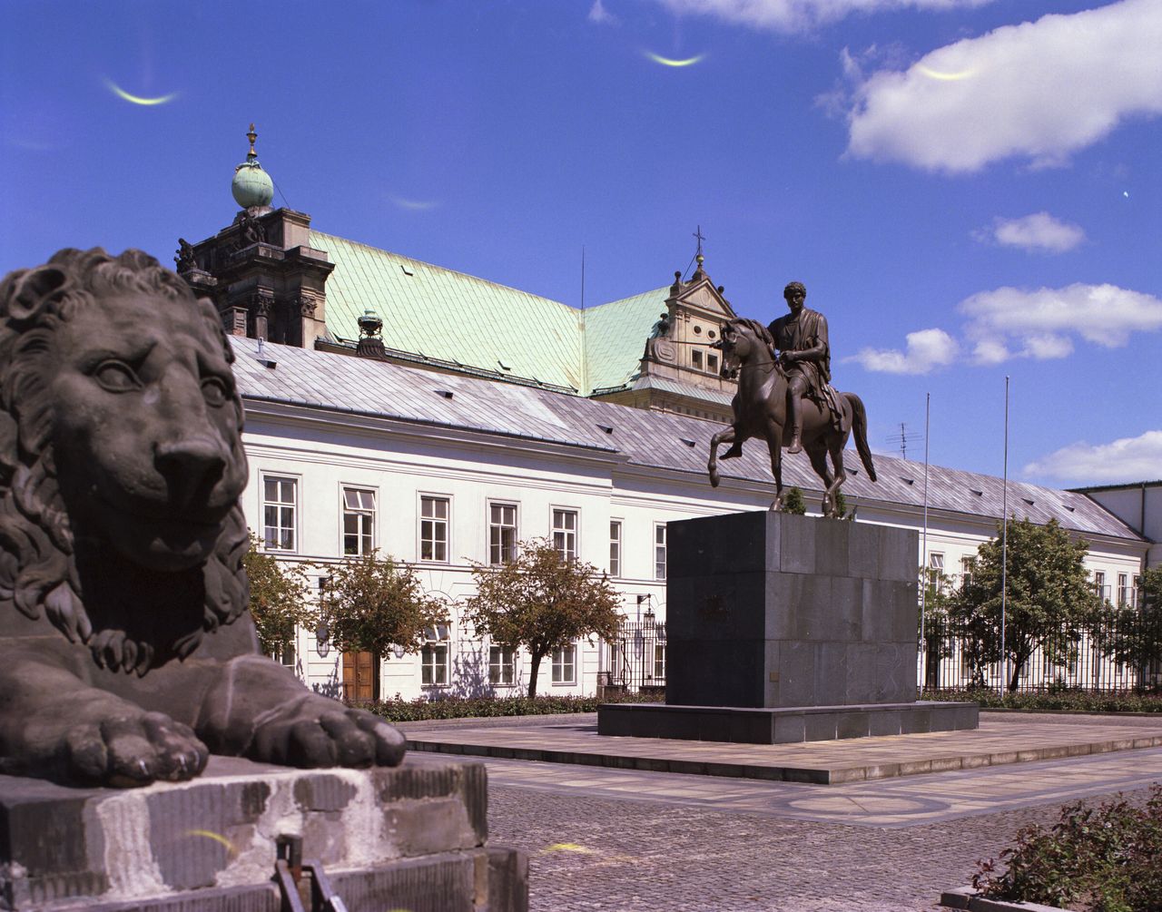 Pomnik Poniatowskiego przed Pałacem Prezydenckim (wtedy Namiestnikowskim) w 1989 roku