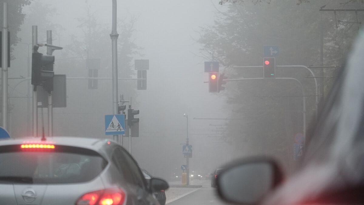 Poranna mgła na ulicach Lublina