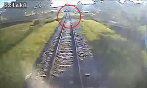 O krok od tragedii na torach. Pokazali nagranie